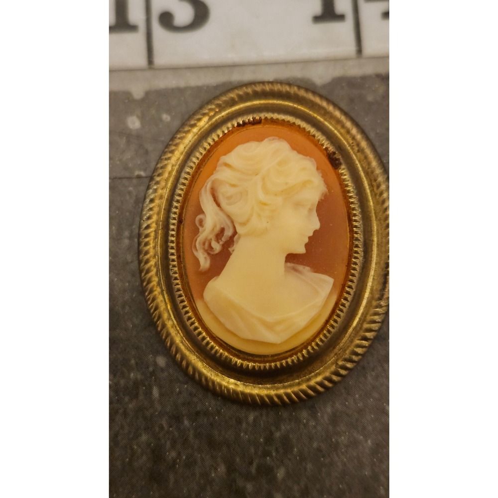 Antique Victorian Hand Carved Woman Shell Cameo Brooch Gold Tone Frame Setting